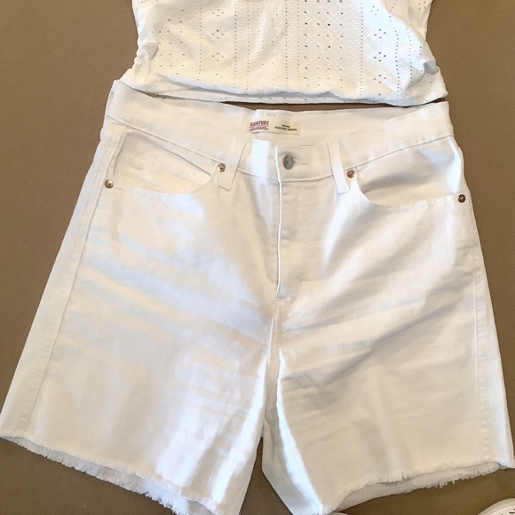 Levi’s white denim shorts - Picture 1 of 12